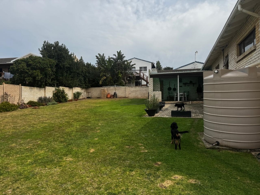 3 Bedroom Property for Sale in Wavecrest Eastern Cape